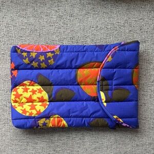 BAGGU PUFFY 13/14-INCH LAPTOP SLEEVE IN GRAPEFRUIT COLLAGE